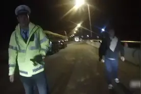 司机弹烟灰丢金戒指，凌晨打车上高速找视频封面