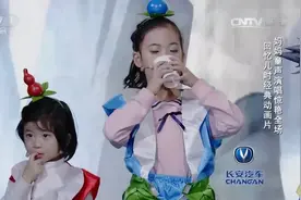 父女爆笑演绎《葫芦娃》，呆萌“大娃”笑死人，台词都被姐姐抢了视频封面