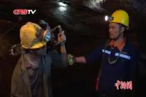 广西矿山安全员地下300米施工作业 日行万步守护矿山安全视频封面