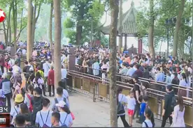 五一假期：山西大同悬空寺迎客流高峰，两天接待2万游客视频封面