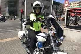 最美女骑警苦练1月驾300斤摩托｜靠“颜值”执法图片