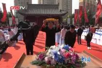 长春文庙举办成人礼 青年学生拜谢父母场面“催泪”视频封面
