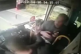 常德一醉酒大爷殴打公交司机及他人 警方：已刑事拘留
