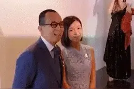 梁洛施刚发文，李泽楷就携新女友公开亮相了图片