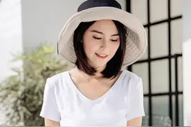 建议过40岁女人：夏天戴帽子出门，既防晒又减龄，时髦又有档次图片