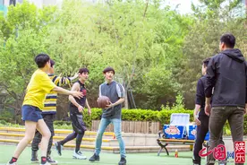 于晓光大张伟“互怼兄弟”上线 《我们的师父》篮球赛队友难当图片