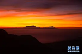 清晨的布罗莫火山群图片