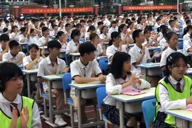 视频|东莞6000多名学生同时写书法，这么壮观的场面你见过没？视频封面