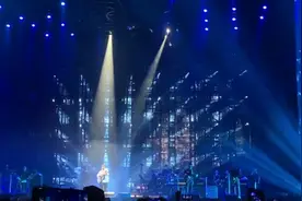 许巍“无尽光芒”巡演深圳绽放图片