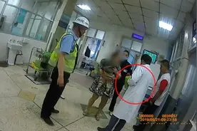儿童误喝整瓶洗衣液，警车开道十分钟送医视频封面