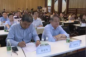 业内专家评析中美经贸热点问题：对华挑起贸易战 “项庄舞剑，意在沛公”视频封面