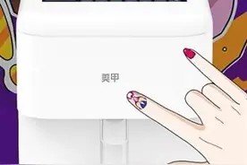 “打印技术”进军美妆界 最快30秒美甲图片