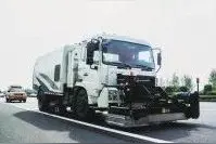 高速交警发明清理神器“吸铁车” 第一次上路，就带回20公斤铁片铁钉图片