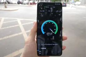这个大学生在校园测试5G网络的视频火了！