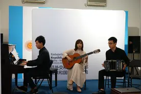 阿根廷探戈大师皮亚佐拉首部中文传记发布图片