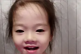 杨云女儿近照尖下巴惹人羡 笑眼弯弯像极了妈妈图片