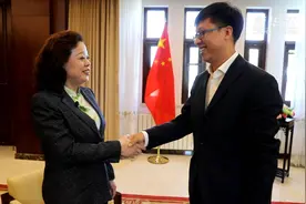 中吉各领域合作全面推进　两国关系将迈上新台阶——访中国驻吉尔吉斯斯坦大使杜德文视频封面