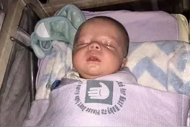 死亡之吻！满月婴儿洗礼时被亲吻感染病毒险丧命图片