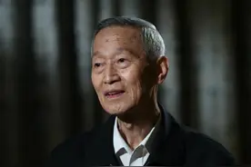 传奇的英雄 无悔的忠诚——记刑侦痕迹检验专家崔道植图片