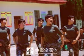 这个周末，部队里的小姑娘嗨到了驻训一线图片