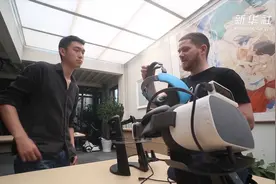 加拿大小伙尼克的“VR”世界视频封面