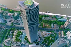 五星红旗亮相上海浦西第一高楼大屏！北外滩这场快闪令人震撼视频封面