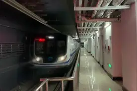 来看，我国首条下穿黄河的地铁通车了！视频封面