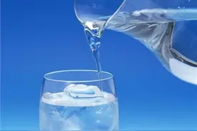 长期饮用纯净水有哪些危害？真相原来这是这样的图片