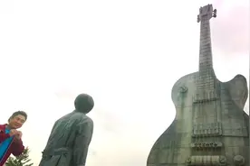 追逐梦想永不言弃 CCTV6电影频道7月4日12:17播出《缝纫机乐队》视频封面