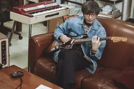 窦唯和张楚，许巍和朴树，他们的身边都站着同一个人图片