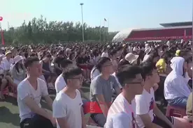 爆笑校长致辞！校长担心学生头冷，学生神回复视频封面