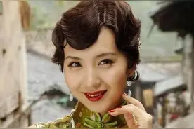 “军阀太太”造型：赵丽颖霸气，刘亦菲唯美，看到她，一秒沦陷图片