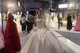 上海：这个展让你一睹国际婚纱设计华美霓裳视频封面
