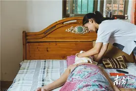 视频 | 惠州13岁女孩照顾瘫痪父亲，懂事起就学会了给爸爸喂饭擦身图片