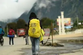 川藏穷游女哭诉：搭个便车，还要满足司机3个“要求”图片