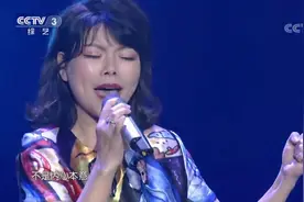 《生活不易》原唱慕容晓晓惊喜现身舞台，果然歌曲还是原唱最好听视频封面