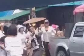 泰国交警又上热搜，边跳舞边指挥交通姿势满分视频封面