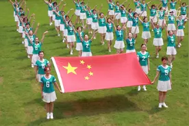 舞起来！社区居民百人齐舞赞祖国视频封面