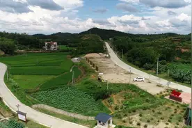 新华视点｜建设“四好农村路”打开致富幸福门视频封面