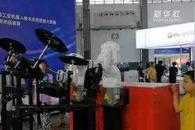 看！机器人打架子鼓视频封面