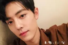 有种“意外”叫肖战的手机壁纸，看清内容，网友：不愧是有钱图片