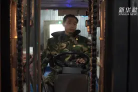冷库叉车工的“冰火两重天”视频封面