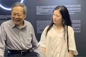 97岁诺奖得主杨振宁：多次与爱因斯坦交流，却遗憾不曾留下合影图片