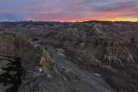 夕阳余晖下的古格王国遗址，看一代王朝的兴衰图片