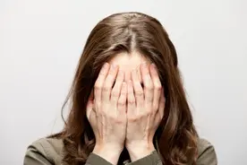 父女俩同一天查出结肠肿物，医生惋惜：如果早点治疗......图片