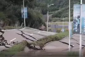 山体滑向路面 目击者直呼吓人 成都双简路丹景段已封闭视频封面