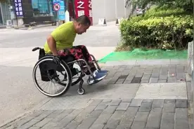 做纠错地图，残疾轮友实测街头无障碍通道视频封面