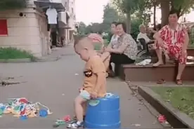 孙子调皮好动，奶奶出绝招图片