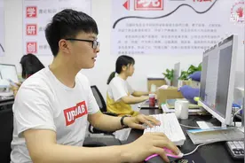 职业学校开进产业园 学生学习创业两不误视频封面