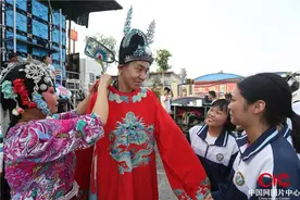河南安阳：戏曲进校园 崔派艺术展风采图片